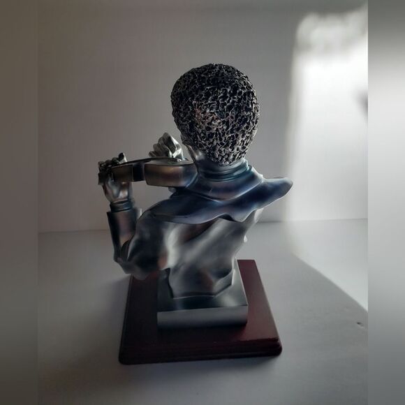 Violinist  Bust Suanti Galleries - Picture 4 of 11